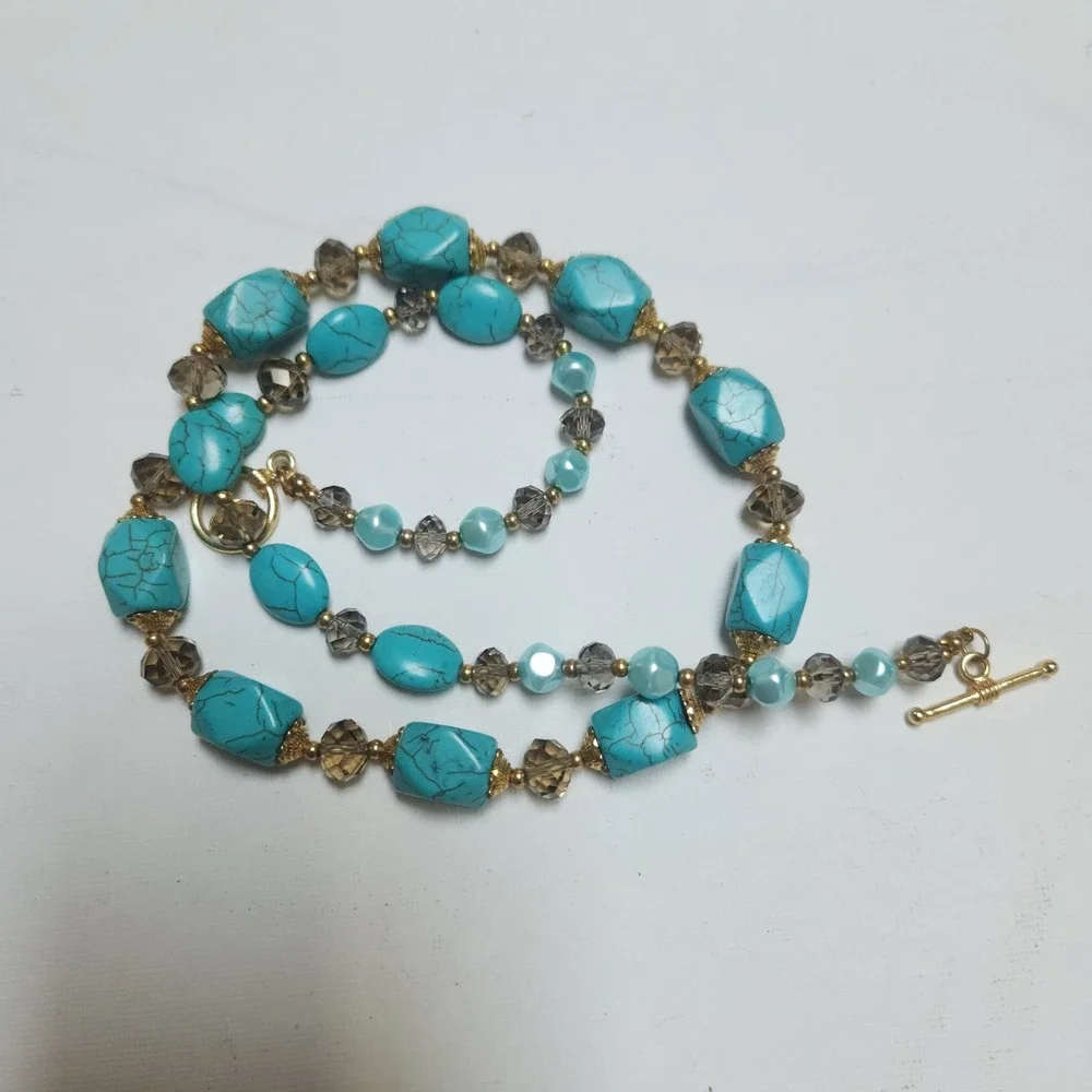 Stone Necklace Turquoise color‎ Gold Tone Toggle  Smoky Crystal 24 Inch